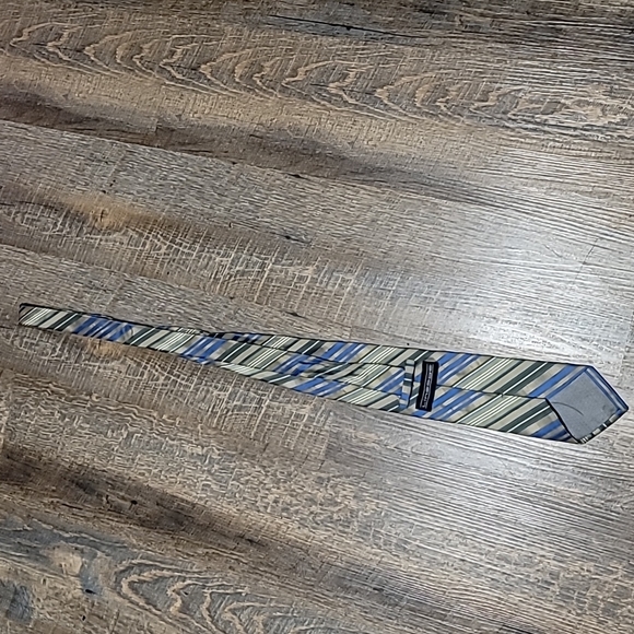 Gently Loved men's 100% silk tie by LINEAGE great balance of Blues and greens - Picture 4 of 9